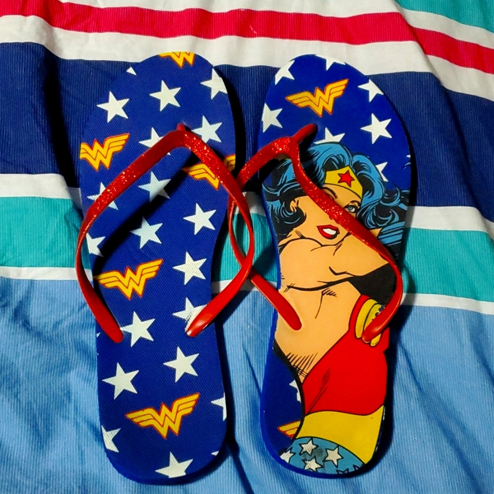 BnNW WONDER WOMEN FLIP FLOPS